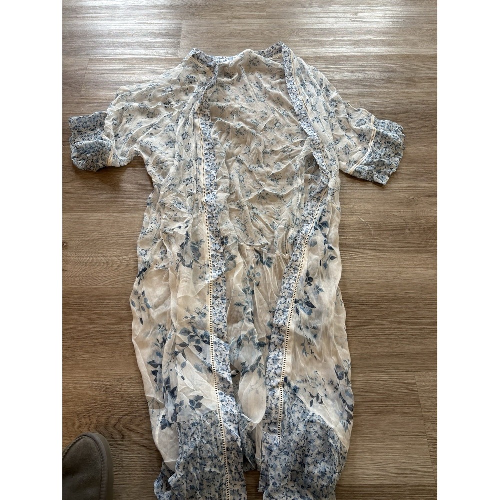 A Collective Story Floral‎ Lace Kimono Excellent Condition